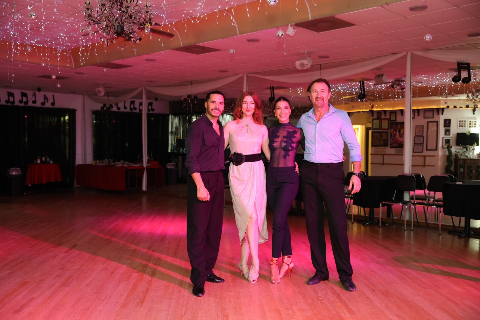 Dancers on the floor (2 of 4)