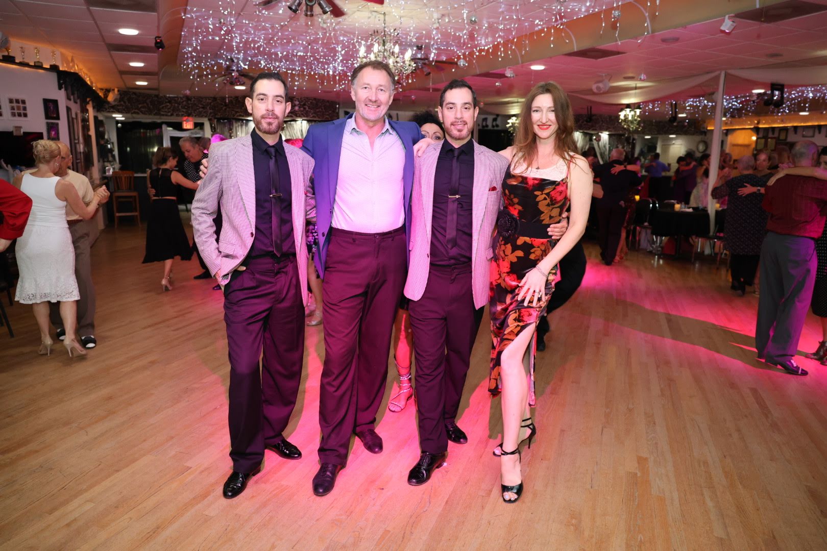 Dancers on the floor (4 of 4)